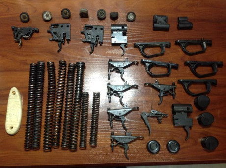 VENDIDO
Vendo el piecerio que se ve en las fotos. Casi todas las piezas son de carabinas Gamo y Norica 01