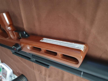 Hola, muy buenas.
Fue escogida para field target, la culata esta modificada para FT o presicion, lleva 01