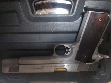 Vendo esta magnífica pistola de 9 mm. Impecable de precisión y estado. Habrá efectuado sobre 2500 disparos 00