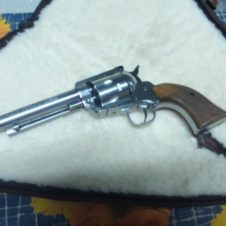 Vendo Revolver Ruger 357 Magnum. Modelo Blackhawk.(Vaquero). Precio 400€ Gastos de envio por cuenta del 02