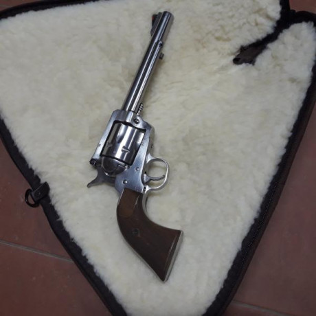 Vendo Revolver Ruger 357 Magnum. Modelo Blackhawk.(Vaquero). Precio 400€ Gastos de envio por cuenta del 01