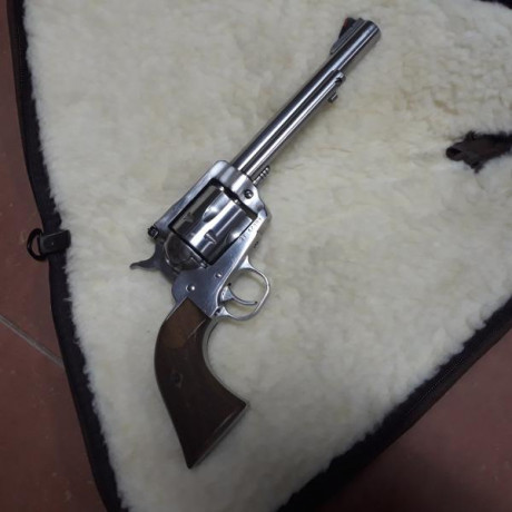 Vendo Revolver Ruger 357 Magnum. Modelo Blackhawk.(Vaquero). Precio 400€ Gastos de envio por cuenta del 00