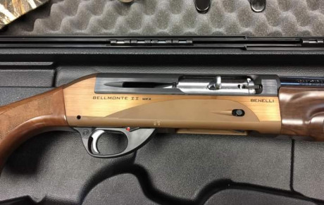 Preciosa Benelli belmonte Browm.Con 71 de cañon,cinco chockes y maletin.Tiene seis meses.Completamente 02