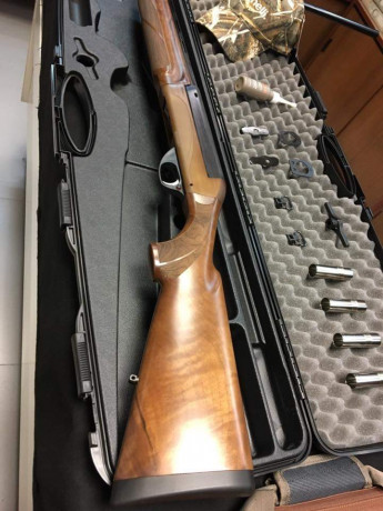 Preciosa Benelli belmonte Browm.Con 71 de cañon,cinco chockes y maletin.Tiene seis meses.Completamente 00