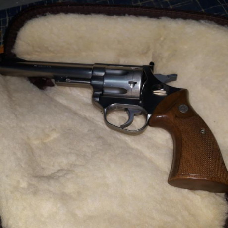 Vendo Revolver Astra 44 Magnum. Interesados contactar por whatsapp. 607164084. Precio 500€ Gastos de envio 02