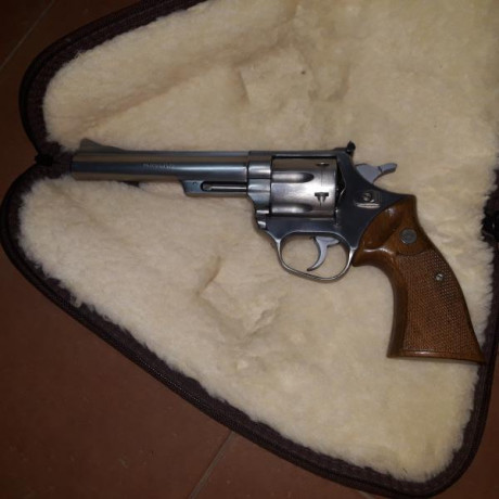 Vendo Revolver Astra 44 Magnum. Interesados contactar por whatsapp. 607164084. Precio 500€ Gastos de envio 01