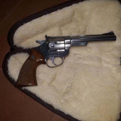 Vendo Revolver Astra 44 Magnum. Interesados contactar por whatsapp. 607164084. Precio 500€ Gastos de envio 00