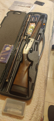 Vendo Beretta A400 Xplor cal.12 con pocos tiros. Cañon optima HP con 3 chockes originales Beretta de 5,3 00