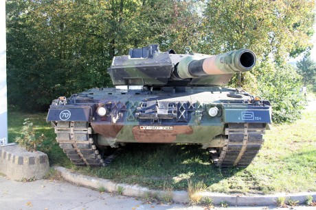 una fotos en Leopard 2 A4 Españoles:
 http://img529.imageshack.us/img529/2384/leo2a4.jpg 92