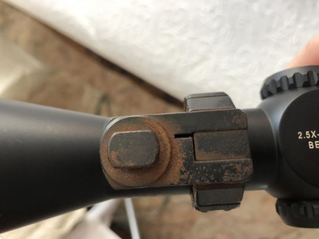 Buenas compañeros.
Hoy he ido a coger el visor y me he llevado la sorpresa de que las anillas están oxidadas.
El 20