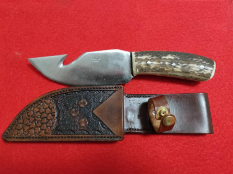   Hola vendo este cuchillo skinner comprado en la Peña de francia Salamanca.      A mi parecer muy bonito 02