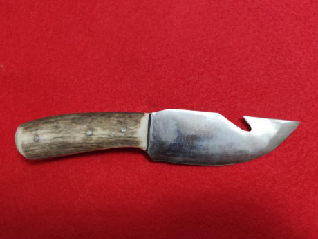   Hola vendo este cuchillo skinner comprado en la Peña de francia Salamanca.      A mi parecer muy bonito 01