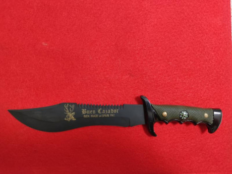 Hola vendo este pack de dos cuchillo el primero es el buen cazado muy grande y con brújula en el mango 00
