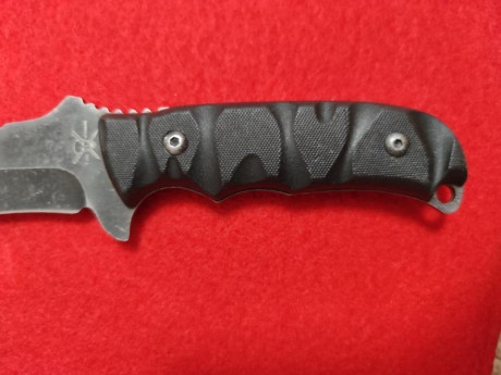 Hola vendo este pack de dos cuchillo el primero es el buen cazado muy grande y con brújula en el mango 11