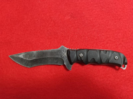 Hola vendo este pack de dos cuchillo el primero es el buen cazado muy grande y con brújula en el mango 21