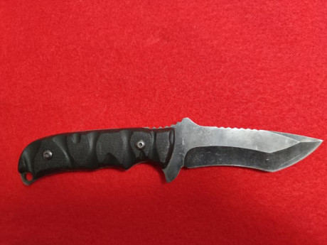 Hola vendo este pack de dos cuchillo el primero es el buen cazado muy grande y con brújula en el mango 20