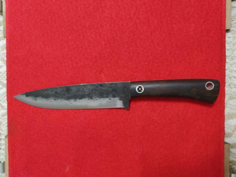Hola vendo este cuchillo artesanal sin ningún usó, con marcas en la hoja de forja y funda hecha de kydex 10