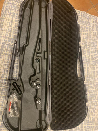 Buenas noches, pues eso, que se vende esta escopeta, benelli rafaelo crío, es de un amigo, con cañón de 02