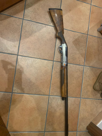 Buenas noches, pues eso, que se vende esta escopeta, benelli rafaelo crío, es de un amigo, con cañón de 10