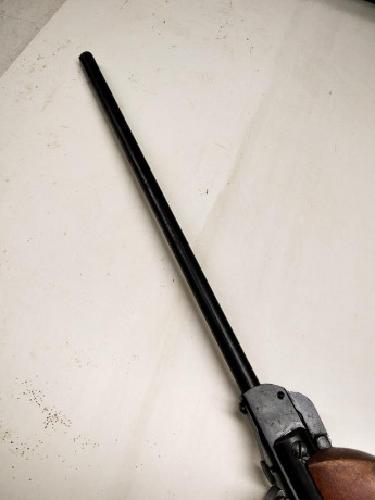 Hola, vendo esta Cometa VII del 4,5 para reparar o para piezas. La carabina no amartilla, el sistema de 10