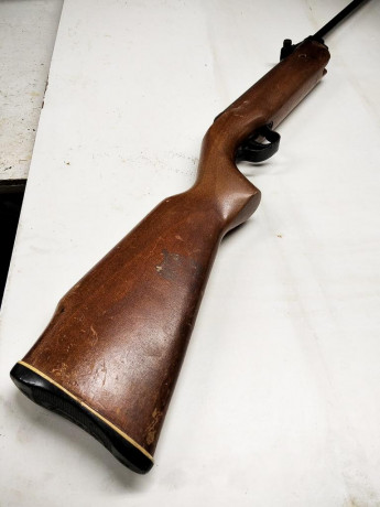 Hola, vendo esta Cometa VII del 4,5 para reparar o para piezas. La carabina no amartilla, el sistema de 30