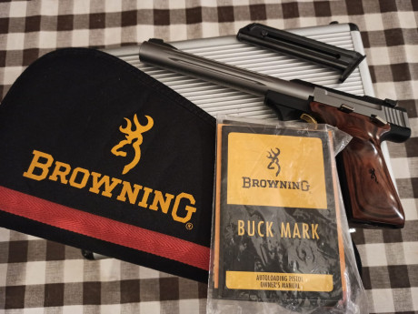 Vendo pistola Browning cal.22, comprada nueva, muy poquitos disparos, en perfecto estado. 



 IMG-20210117-WA0015.jpg 00