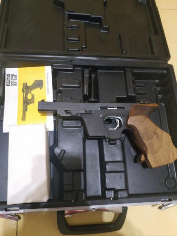 Se trata de la famosa pistola de fabricación Alemana WALTHER modelo OPS-22 short, una de la más utilizada 02