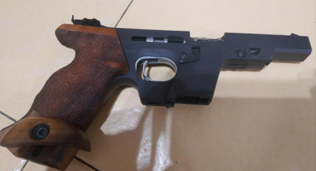 Se trata de la famosa pistola de fabricación Alemana WALTHER modelo OPS-22 short, una de la más utilizada 01