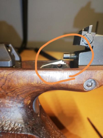 Un amigo pone en venta su unique. Con un cargador y contrapeso. Ideal para iniciarse a un precio asequible. 40