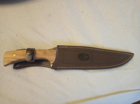 Pues lo dicho vendo mi cuchillo Muela Javali 21 ol , con apenas un par de salidas de uso.
Se a usado en 02