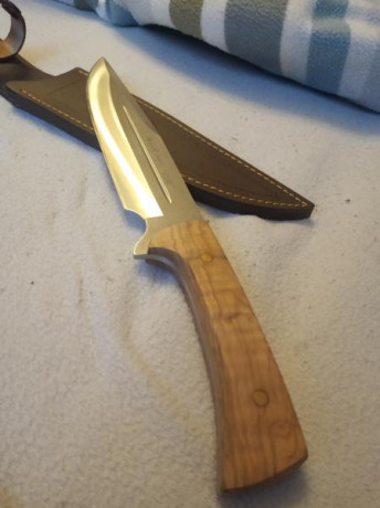 Pues lo dicho vendo mi cuchillo Muela Javali 21 ol , con apenas un par de salidas de uso.
Se a usado en 01