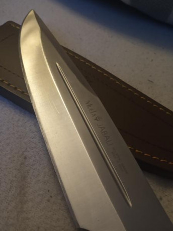Pues lo dicho vendo mi cuchillo Muela Javali 21 ol , con apenas un par de salidas de uso.
Se a usado en 00