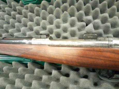 Rifle completamente nuevo,apenas ha disparado media caja de cartuchos.es de reestreno,ni la mas mÍnima 11