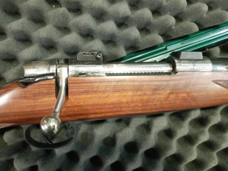 Rifle completamente nuevo,apenas ha disparado media caja de cartuchos.es de reestreno,ni la mas mÍnima 32