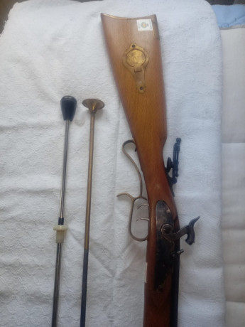 Un amigo de Asturias me pide que le ponga a la venta el Hawken Woodsman del 50 (con diopter, embudo y 11