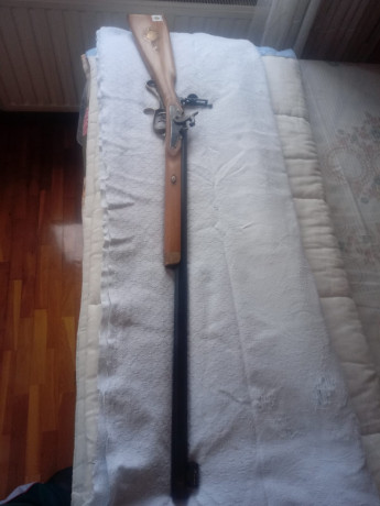 Un amigo de Asturias me pide que le ponga a la venta el Hawken Woodsman del 50 (con diopter, embudo y 10