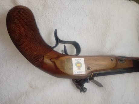 Un amigo de Asturias me pide que le ponga a la venta el Hawken Woodsman del 50 (con diopter, embudo y 22