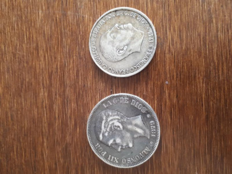 Pongo en venta en estas dos monedas una de Alfonso 12 de 1879 y la otra de 100 pesetas de Franco de 1966 00