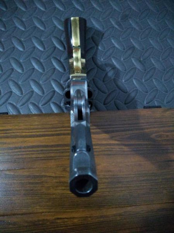 VENDO. Revólver Pietta, modelo Navy Yank Sheriff.
Cal. 36 con tambor acanalado y grabado especial.
Lo 10