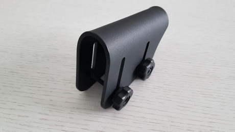 Hola, vendo carrillera ajustable que compré para instalar en la culata de origen de un remigton 700, es 01