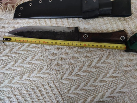 Hola vendo este cuchillo artesanal sin ningún usó, con marcas en la hoja de forja y funda hecha de kydex 32