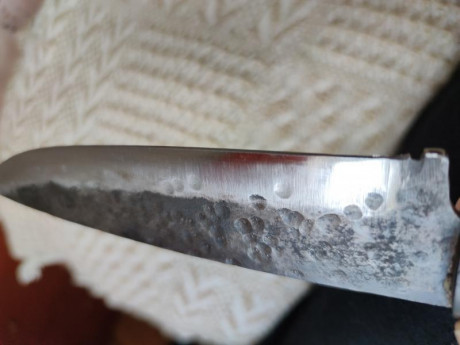 Hola vendo este cuchillo artesanal sin ningún usó, con marcas en la hoja de forja y funda hecha de kydex 42