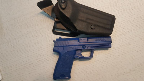 Vendida, se puede cerrar.

Hola, Vendo pistola Blueguns totalmente inerte, realizada en material plástico, 00