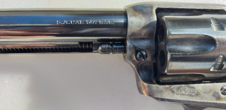 Vendo revolver Uberti modelo Pacificador de 5½" de cañon, calibre 357/38sp., soy el primer propietario, 00