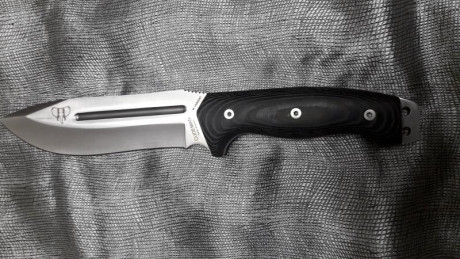 Vendo este cuchillo de mi colección cudeman spartan en acero vannadio y funda kidex con pedernal  , nuevo 00