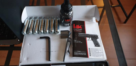 Hola a todos!!
Vendo una pistola de balines réplica de la HK USP (no es USP Compact) marca UMAREX propulsada 02