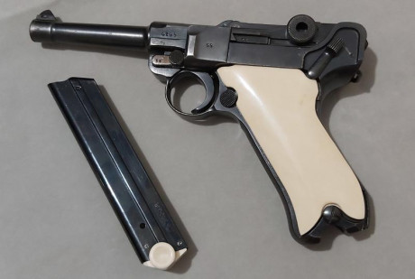 Vendo luger S/42 1937 guiada en "F" con las cachas de marfil de mamut. Documentacion en regla 01
