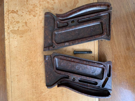 Se venden estas cachas AEG que fueron utilizadas por los tres fabricantes de P38, estas en concreto corresponden 01