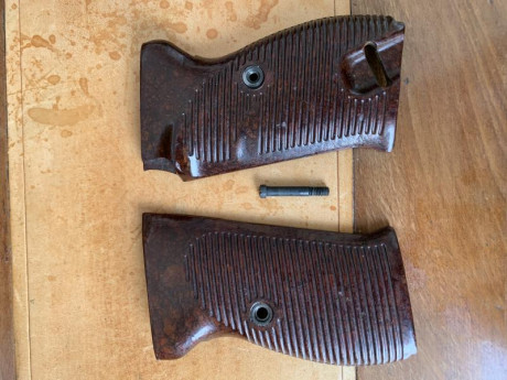 Se venden estas cachas AEG que fueron utilizadas por los tres fabricantes de P38, estas en concreto corresponden 00