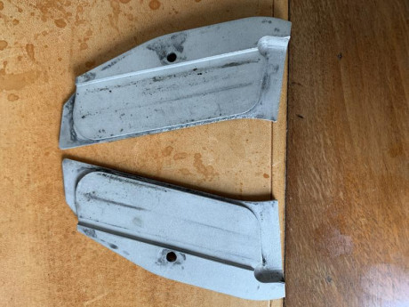 Se venden estas cachas de aluminio (en color aluminio) que sirven para todas las CZ75/85 pues las tenía 00